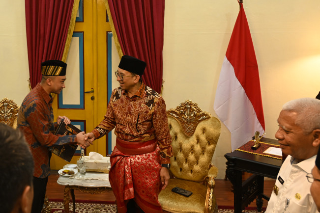 Fadli Zon mengunjungi Istana Maimun. [Istimewa]